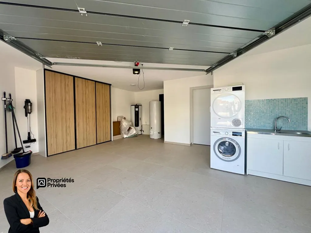 Garage - Maison Meublée avec Piscine à Montauroux