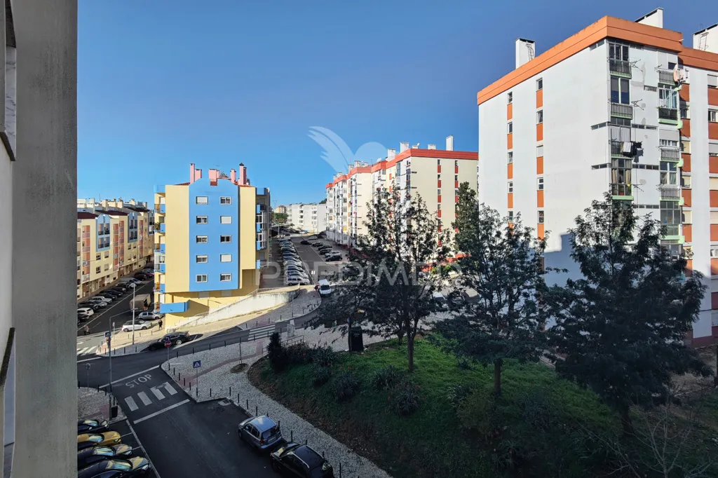 Rõdu - T2 Apartment with Fireplace in Monte Abraão, Queluz
