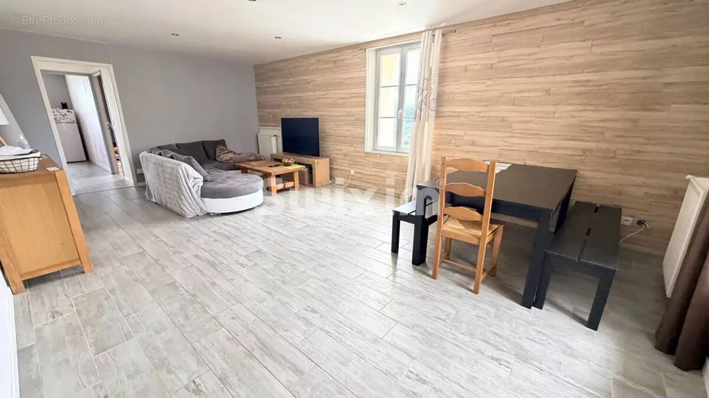 Séjour - Appartement Duplex avec Parking à Offlanges