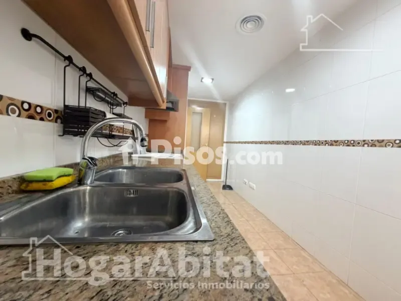 Cuisine - Semi-Modernised Flat with Patio in Benaguasil