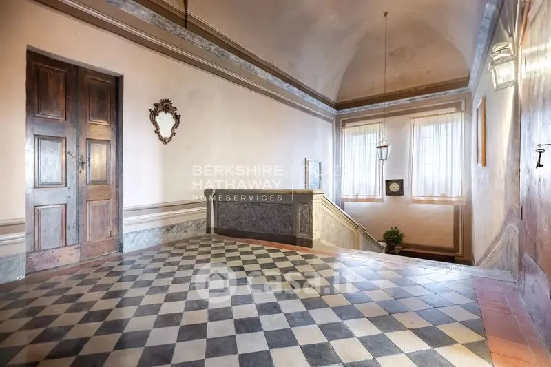 Entrée - Rustic Castle with Garden in Roatto