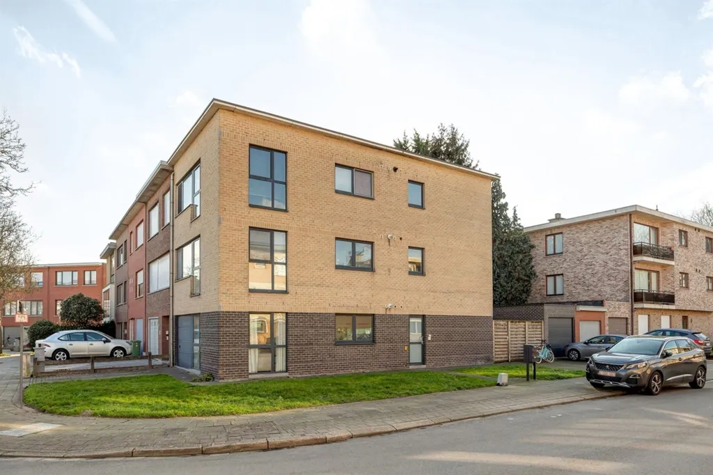 Esterno - Contemporary 2-Bed Apartment with Terrace in Ekeren