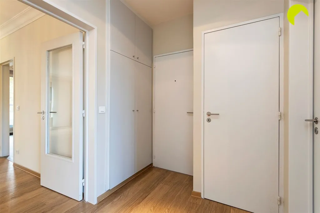 Hallway - 2-Bed Apartment with Terrace in Central Mortsel