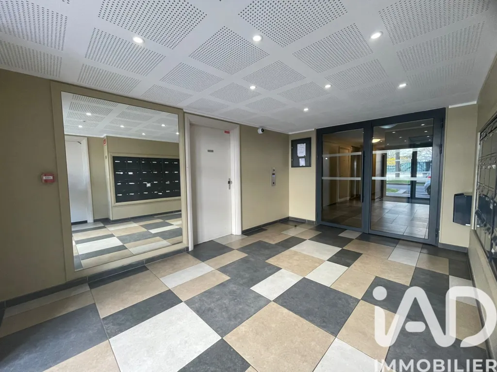 Esik - Studio with Parking in Chelles