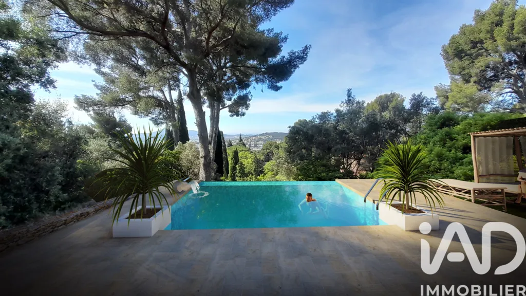 Piscine - Terrain à bâtir avec vue mer à La Valette-du-Var