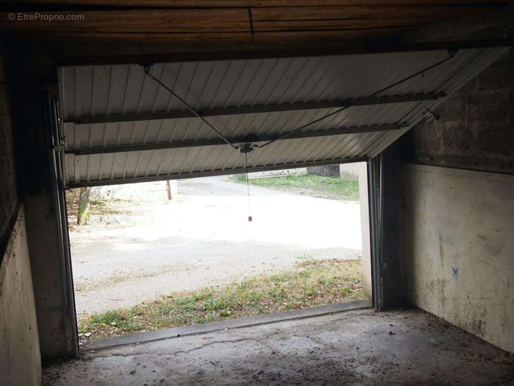 Garage - Garage Box de 15 m² dans le Quartier des Facultés à Dijon