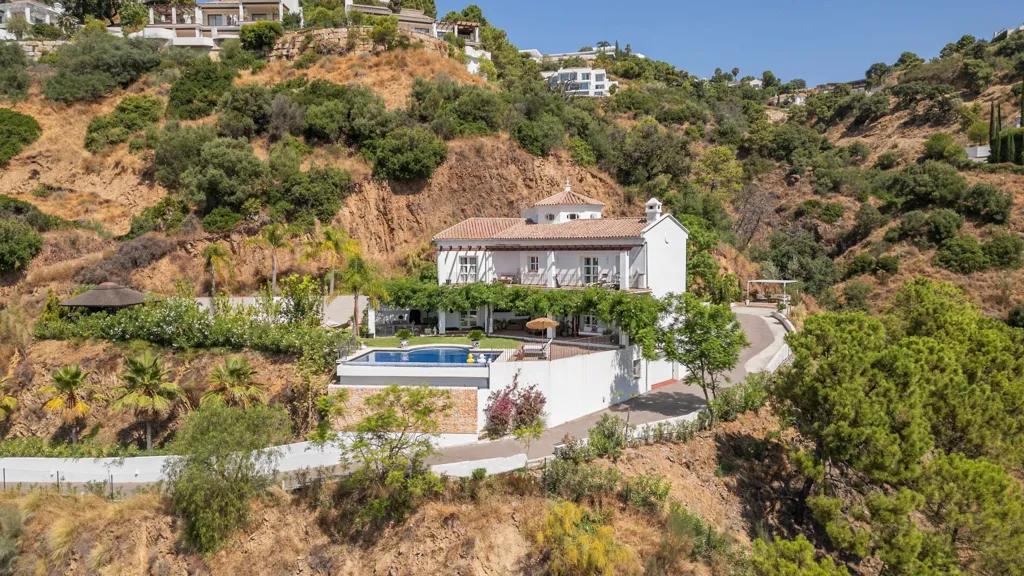 Õhuvaade - Villa with Sea and Mountain Views in Monte Mayor