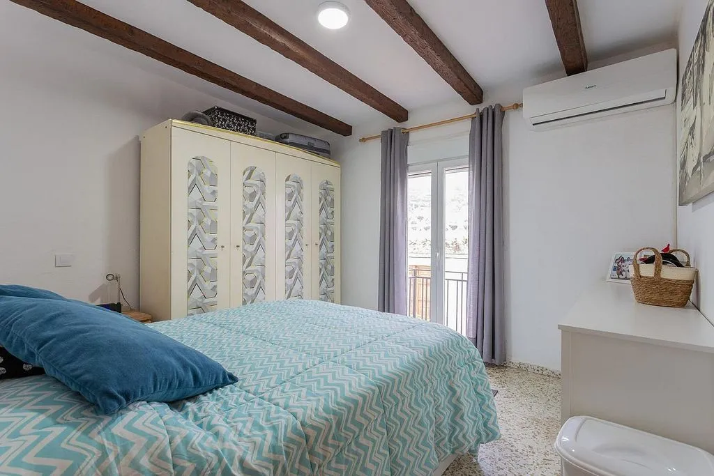 Chambres - Three-Bedroom House with Terrace in Ítrabo