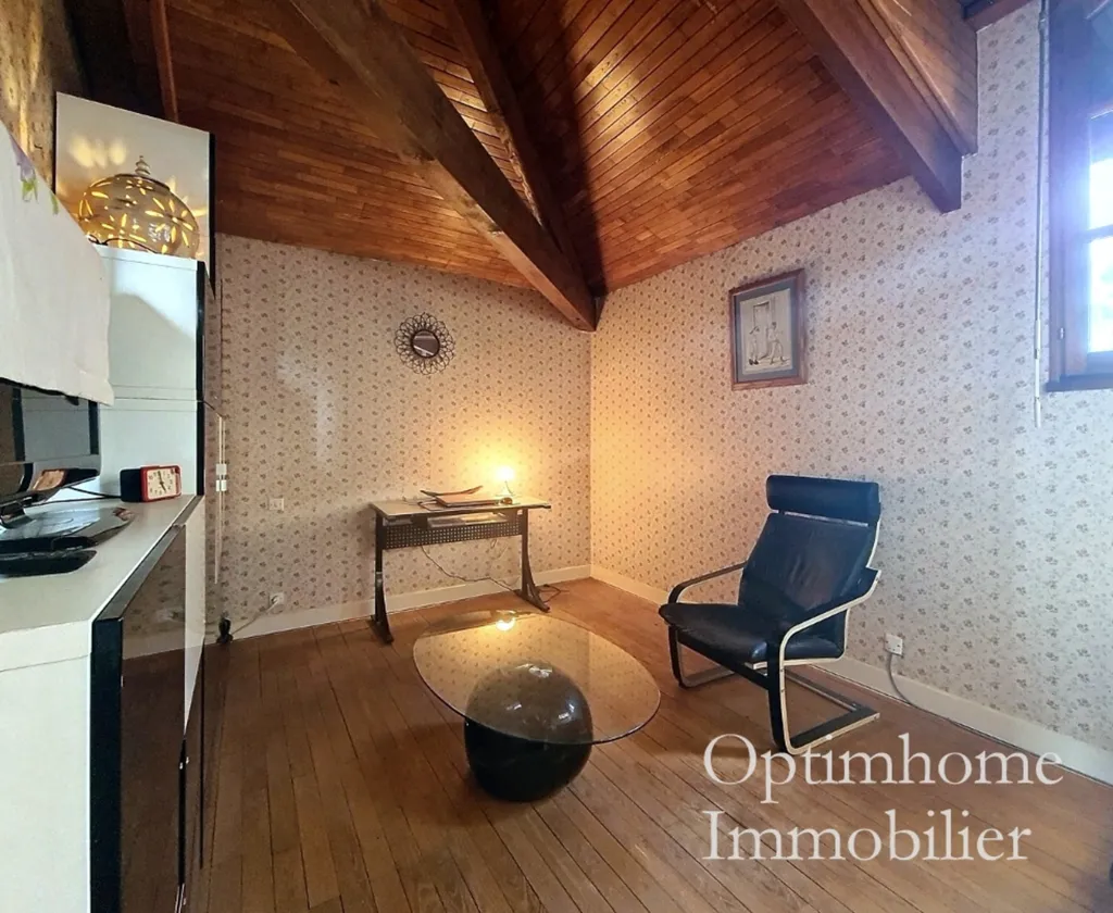 Salle à manger - Maison de 6 Pièces avec Accès Rivière à Trémons