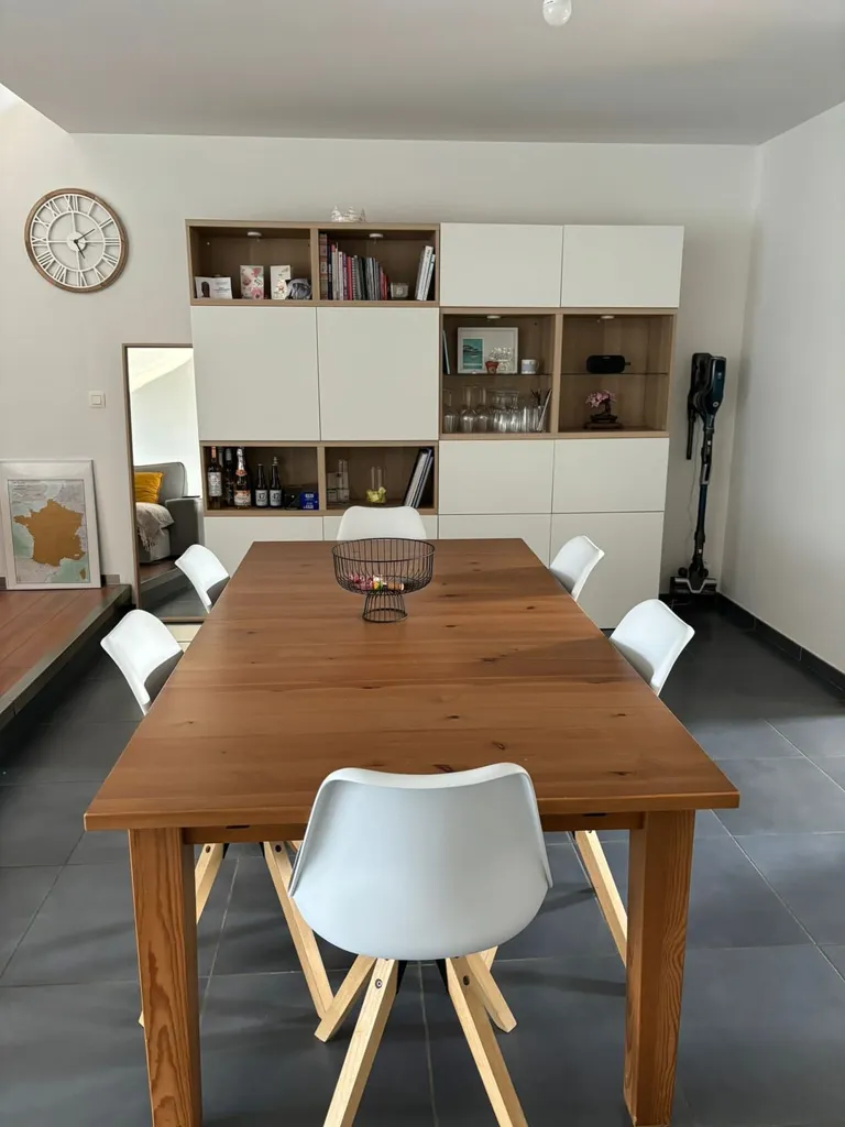 Salle à manger - Appartement Duplex avec Jardin Commun à Proximité de Mons