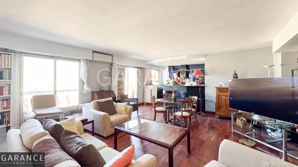 Living Room - 6-Piece Flat with Balcony in Alésia
