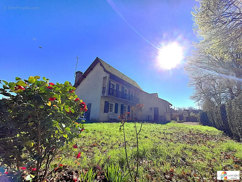 Exterior - Single-Storey House with Garden in Le Plessis-Brion