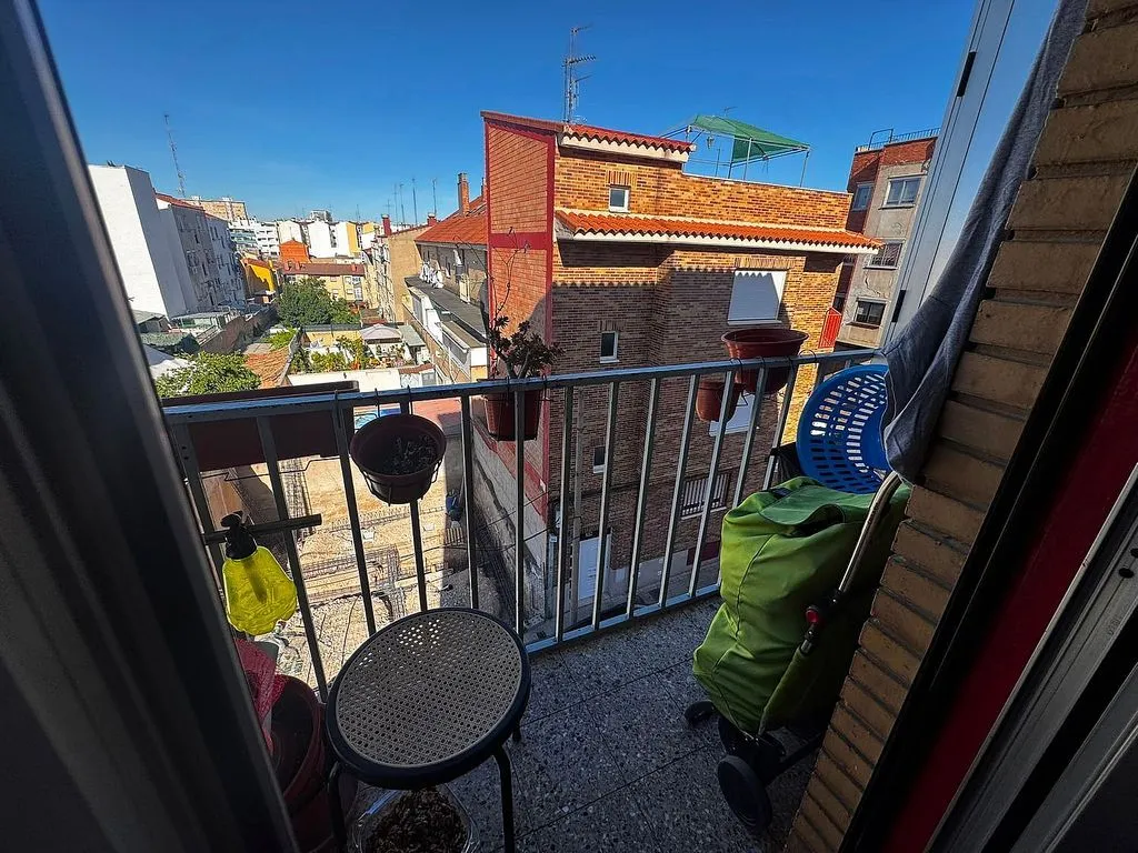 Balcone - 2-Bedroom Flat with Balcony in De Miguel Artigas