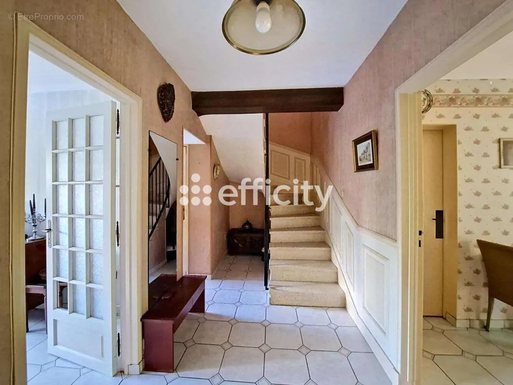 Esik - Apartment with Balcony and Terrace in Eaubonne