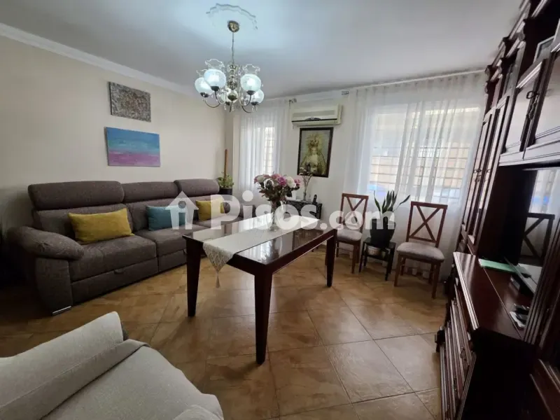 Elutuba - Spacious Flat with Garden in Carmona