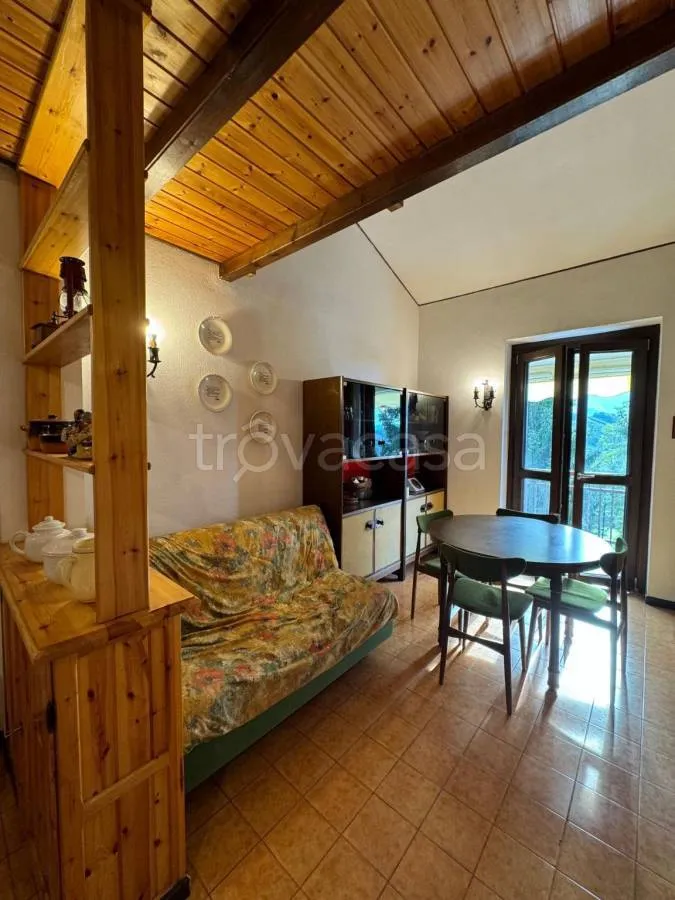 Söögituba - Rustic Apartment with Mountain View in Roburent