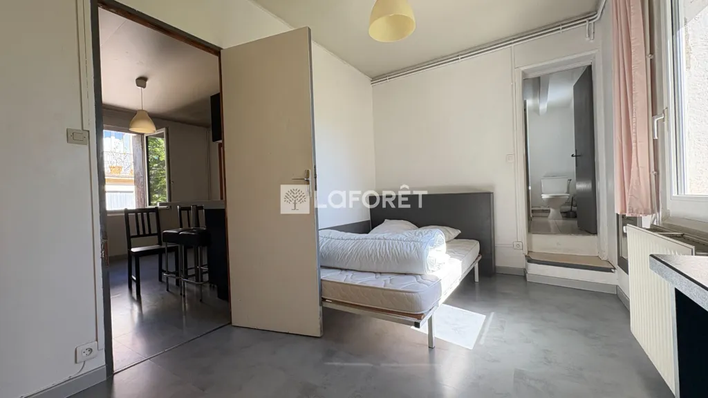 Chambres - Appartement Traversant avec Digicode à Montpellier
