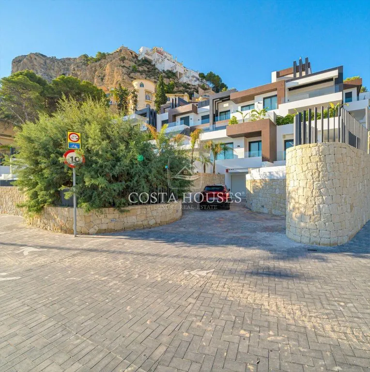 Exterior - Luxury Penthouse with Sea View in Benidorm