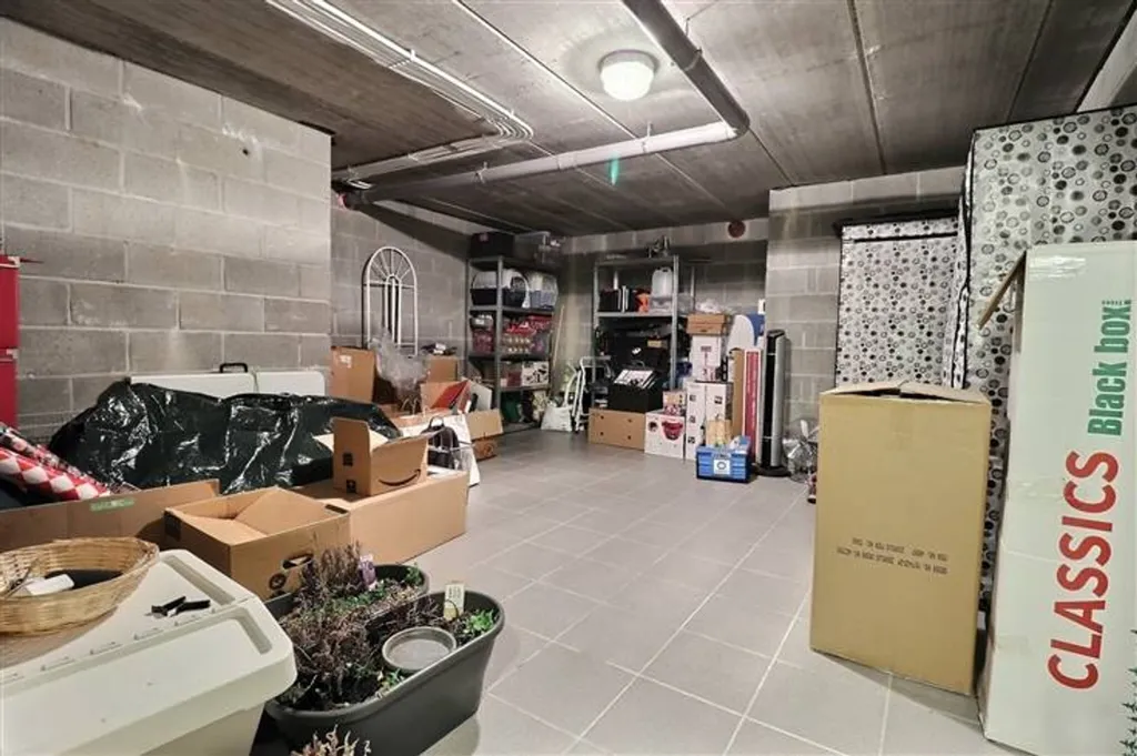 Garage - Appartement avec Terrasse dans Résidence Récente à Wépion