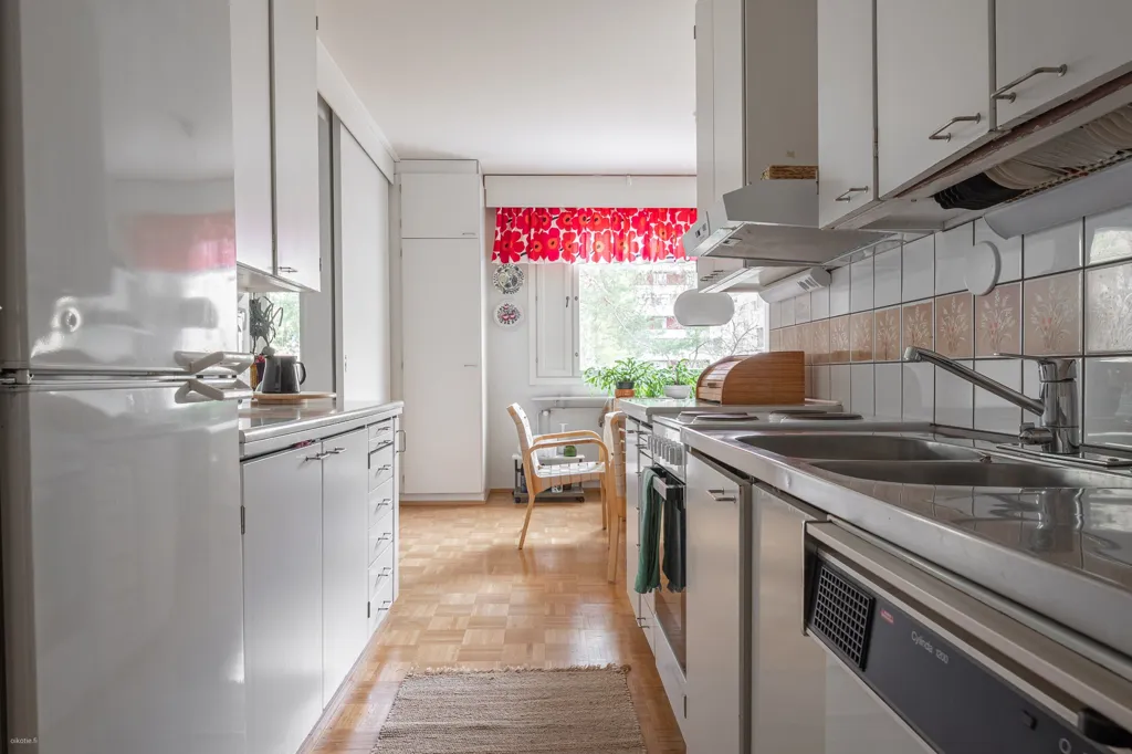 Köök - Spacious Apartment with Balcony in Särkiniemi, Kuopio