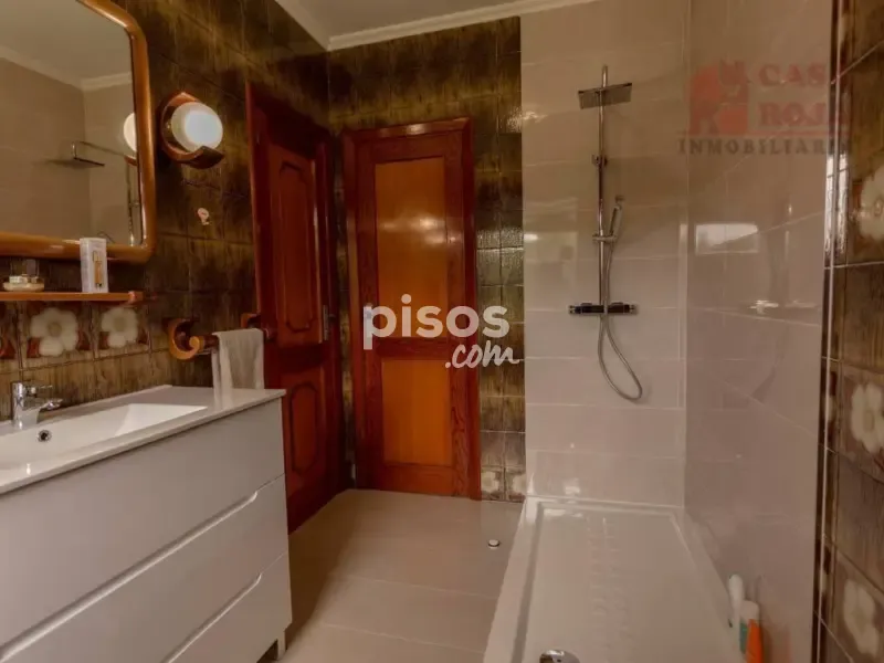 Salles de bain - Maison 5 chambres à ES
