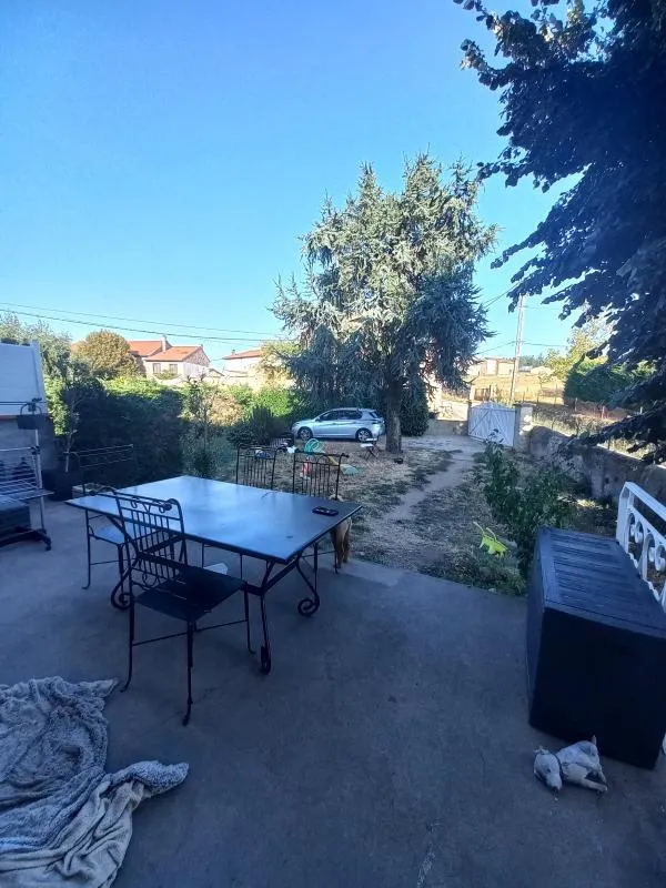 Terrasse - Maison Individuelle avec Jardin à Nus (Périgneux)