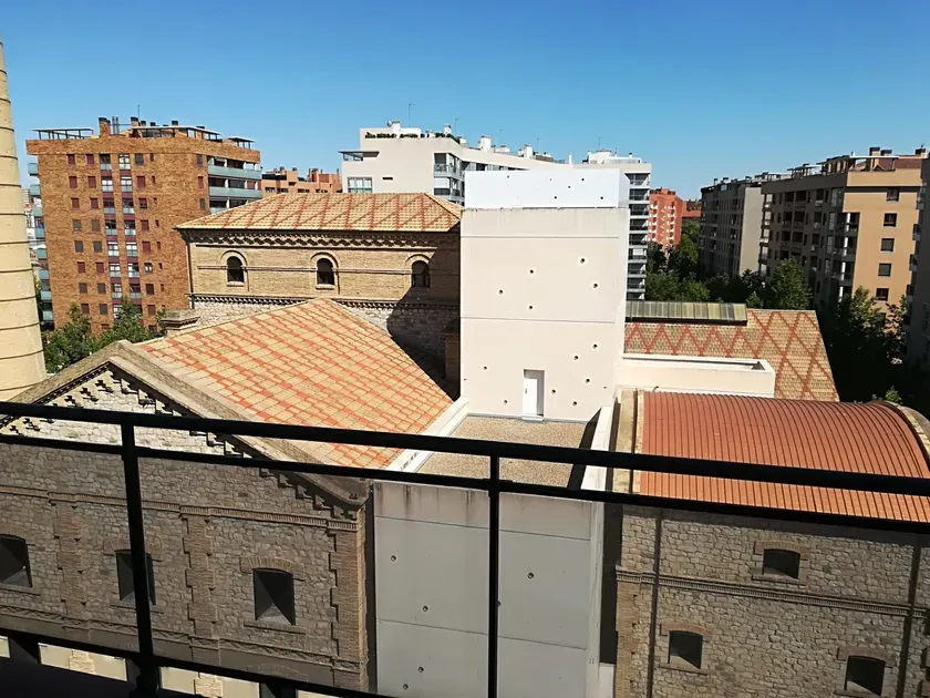 Balcony - Semi-New Flat with Terrace in El Rabal, Zaragoza