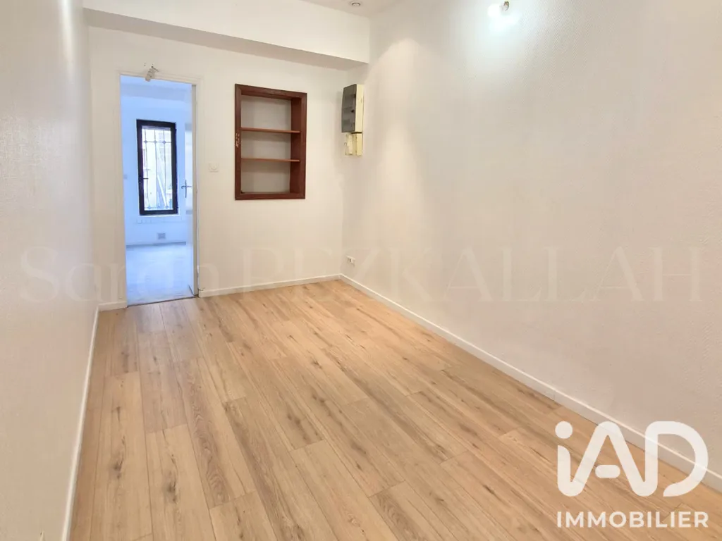 Rooms - Renovated 3-Bed Flat near Bondy Station