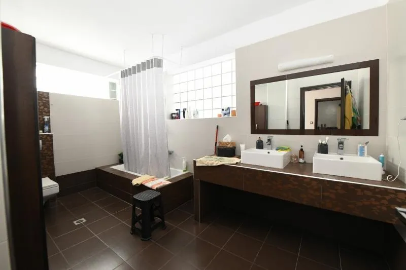 Salles de bain - Three-Bedroom House with Garden in Kallithea, Serres