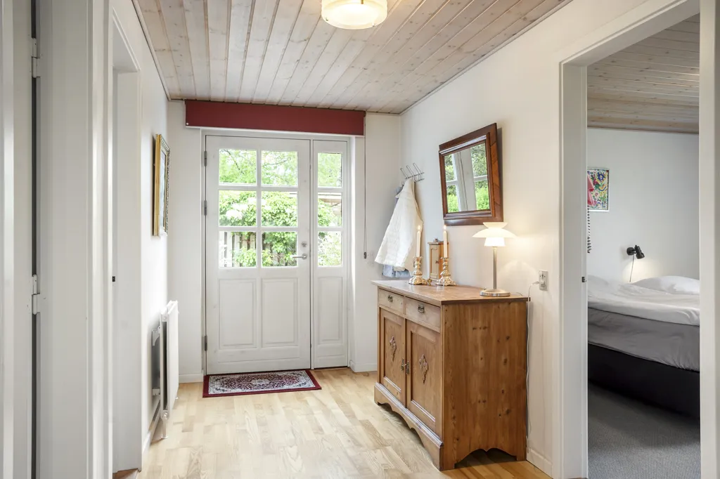 Esik - Villa with River Access in Lysbro