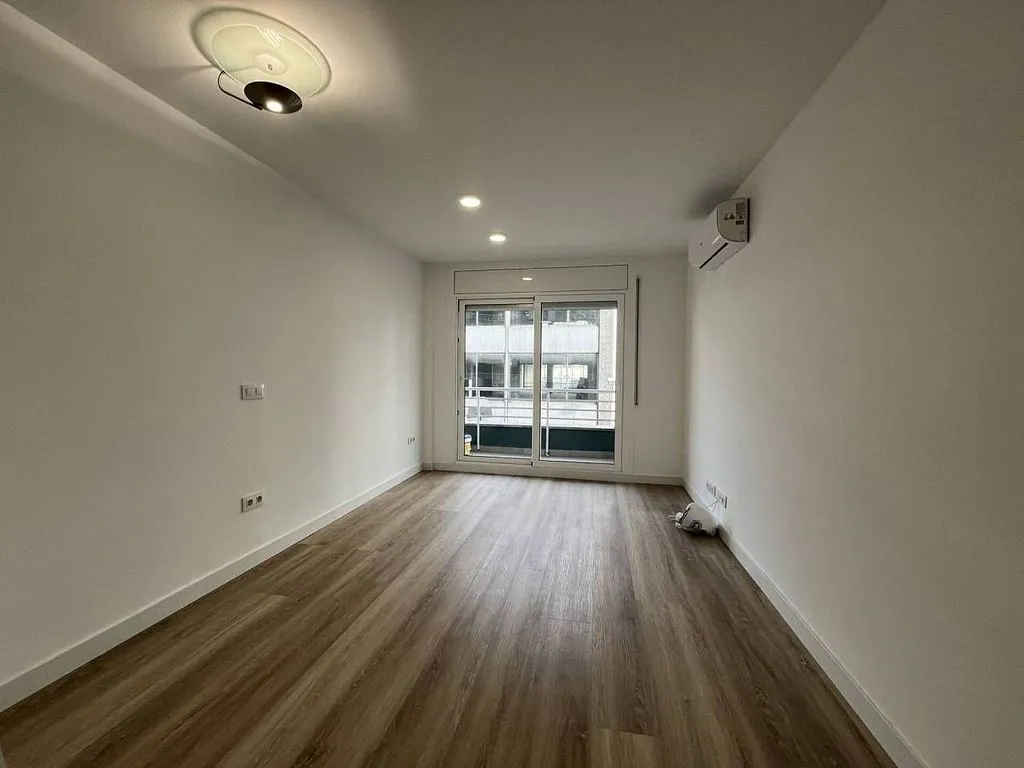 Rooms - 1-Bedroom Flat with Balcony in Girona Centre