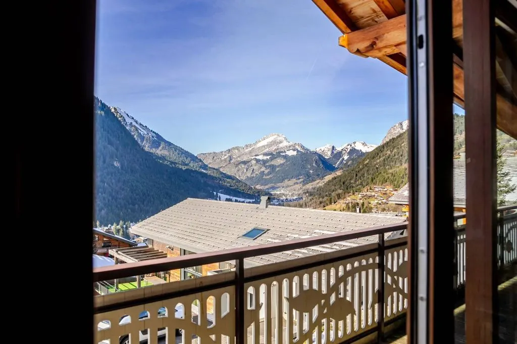 Balcon - Chalet Luxueux avec Vue Montagne à Châtel