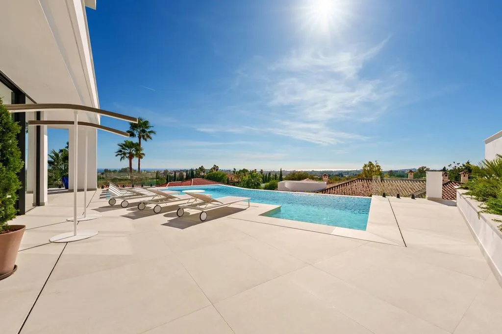 Piscine - Luxury Villa with Infinity Pool in La Quinta