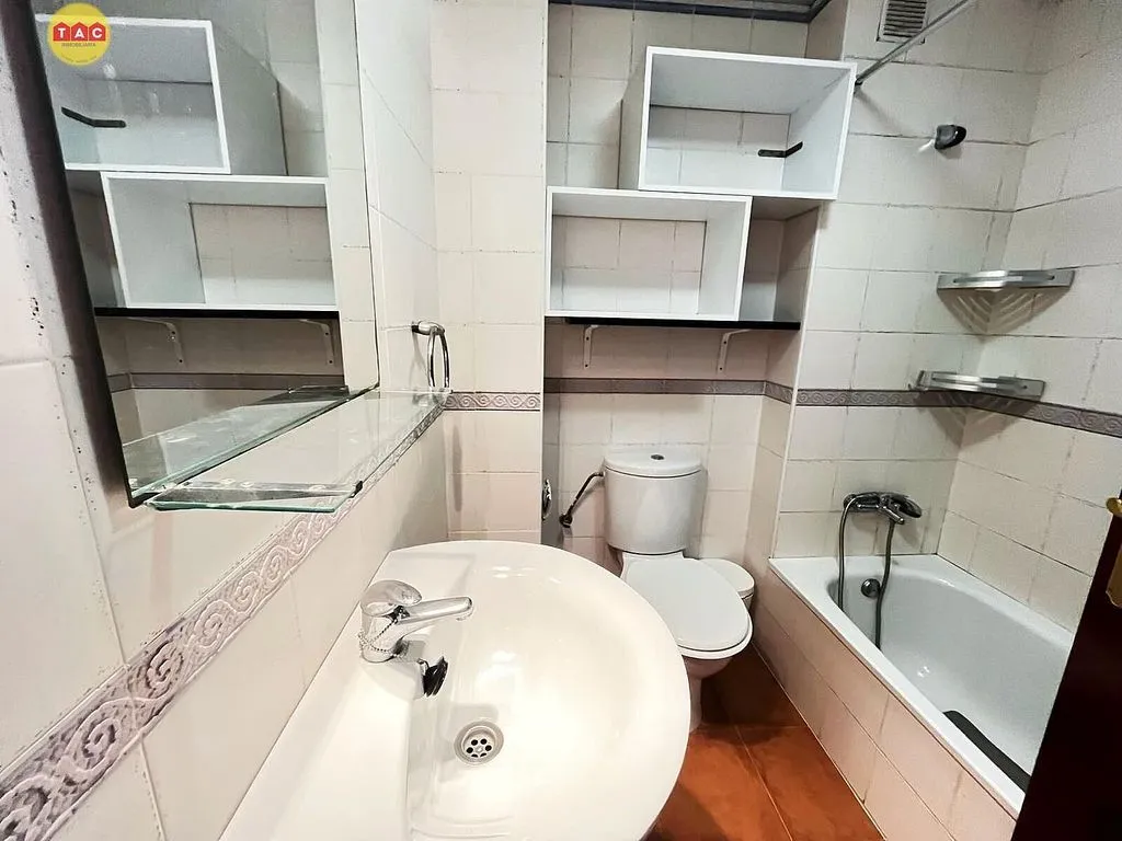 Salles de bain - Semi-Amuebled Adosado with Patio in Lepe