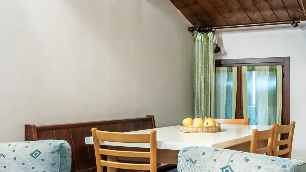 Söögituba - Modernised Two-Bedroom Apartment in Casalfiumanese
