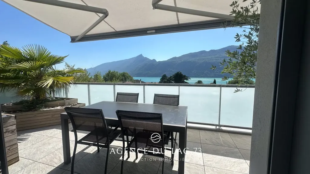 Terrass - Apartment with Lake View in Brison-Saint-Innocent