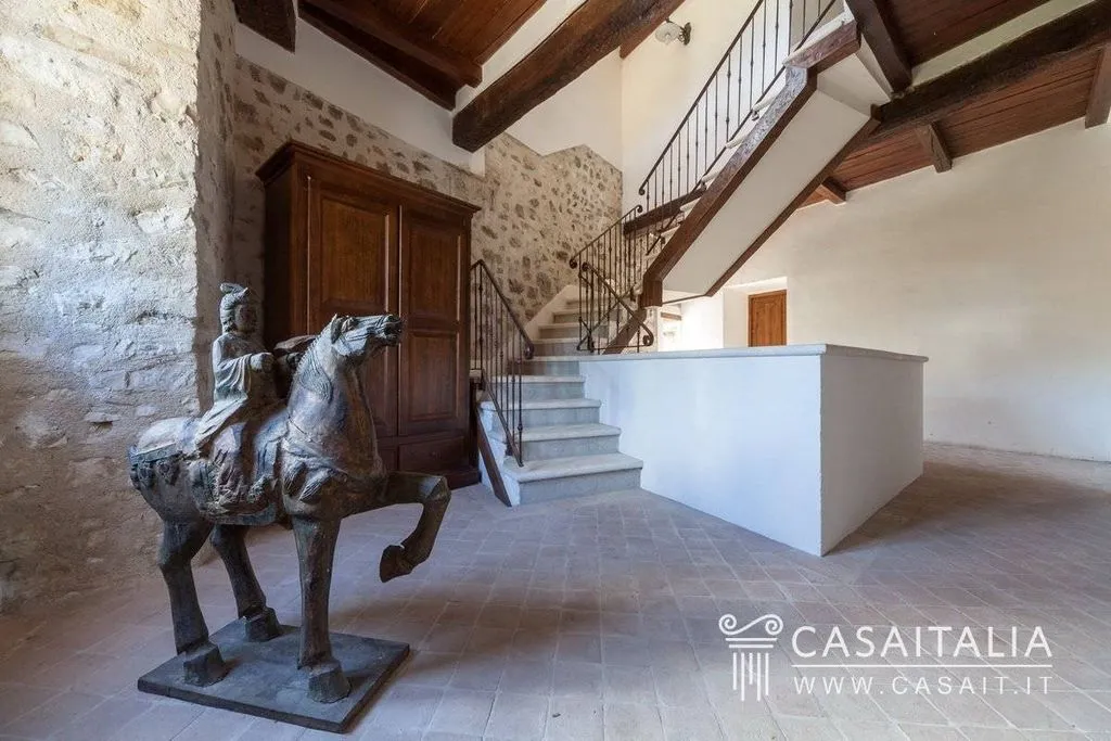 Esik - Restored Castle Resort with Mountain Views, Spoleto