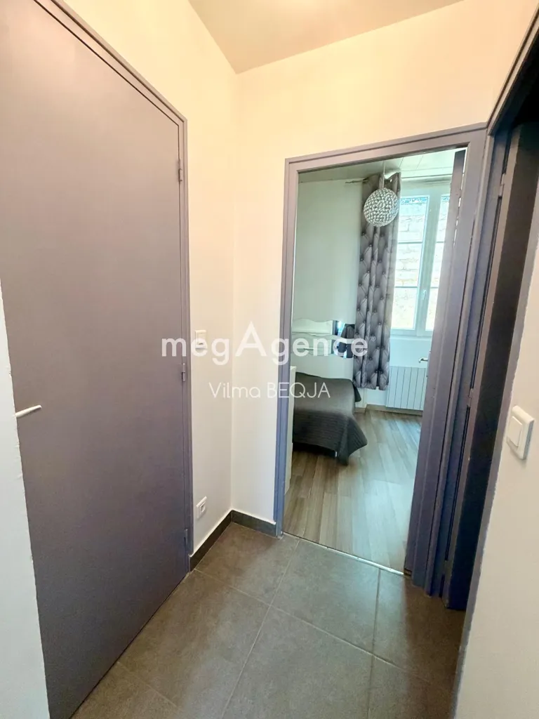Entrée - Appartement Meublé à Sens, Rue Commerçante