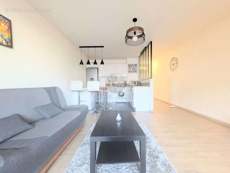 Living Room - T2 with Balcony and Parking in Lyon