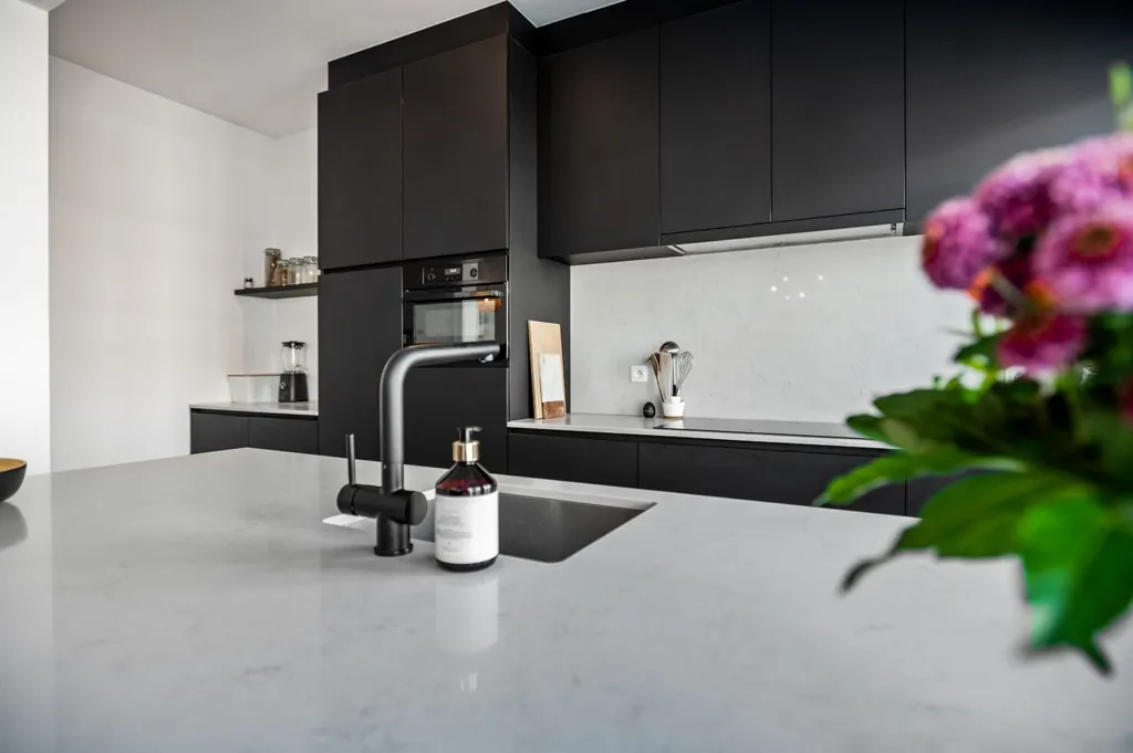 Cucina - Renovated Apartment with West Terrace in Berchem