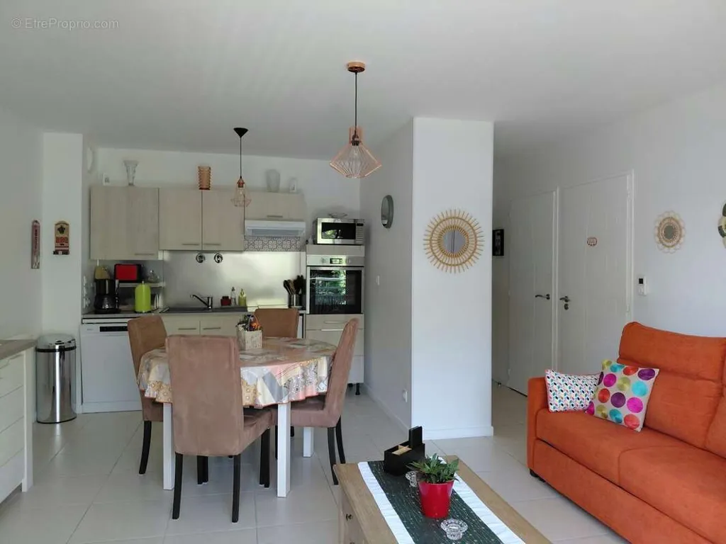 Séjour - Appartement T2 avec Terrasse et Garage à Challans