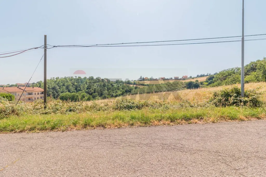 Aed - Buildable Land with Lake View in Montefiascone