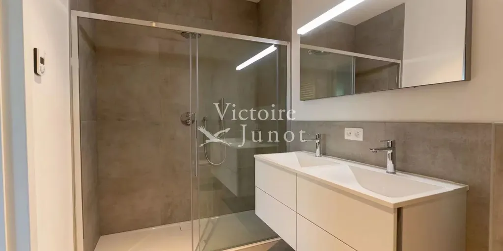 Salles de bain - Appartement avec Terrasse et Jardin à Sterrebeek
