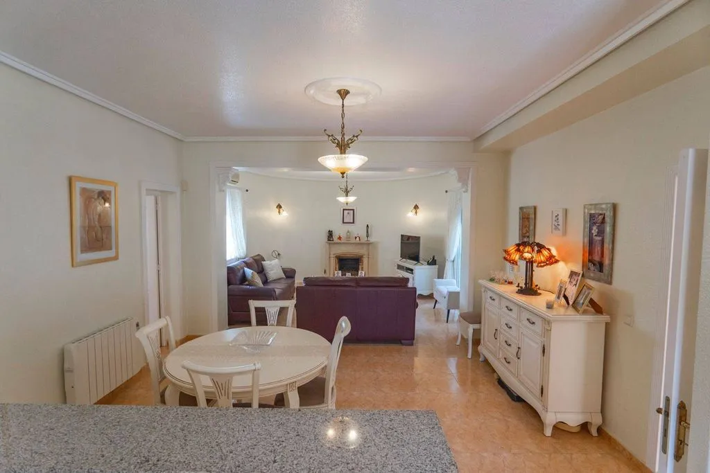 Söögituba - 4-Bedroom Villa with Pool in Ciudad Quesada