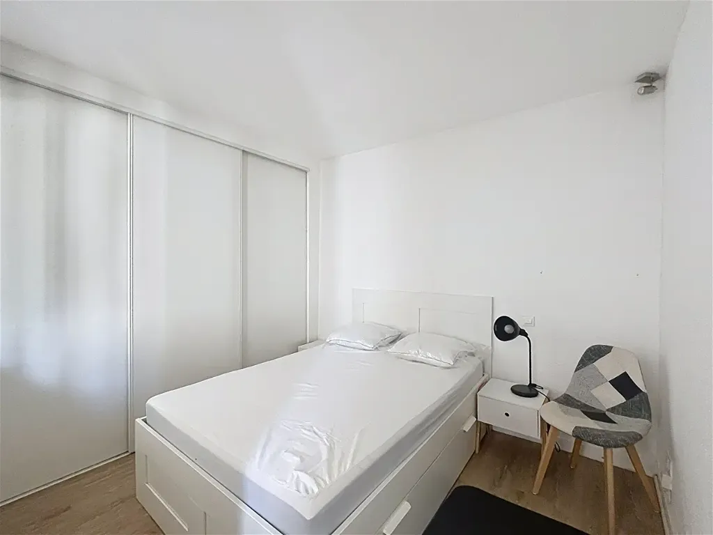 Chambres - Appartement Refait à Neuf avec Vue Cour à Bordeaux
