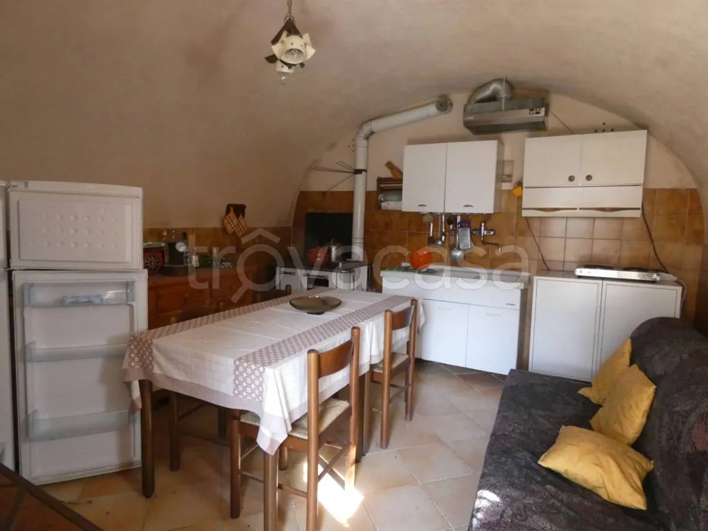 Cuisine - Rustic Cottage with Balcony in Roaschia