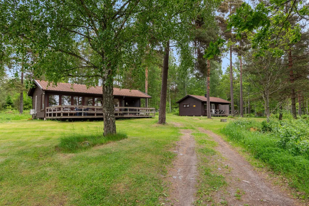 Exterior - Renovated Holiday Home with Boat Access in Båtsviken