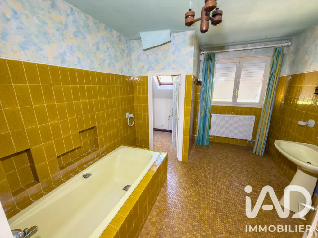 Salles de bain - Maison de Caractère avec Jardin à Oger