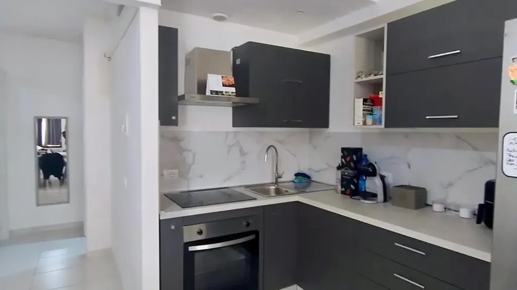 Cuisine - Modernised 2-Bed Flat with Terrace in Santa Marinella