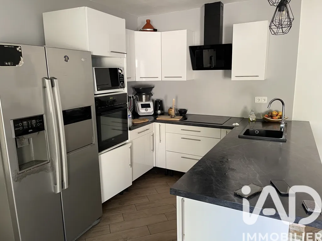 Cucina - Traditional House with Jacuzzi in Draveil